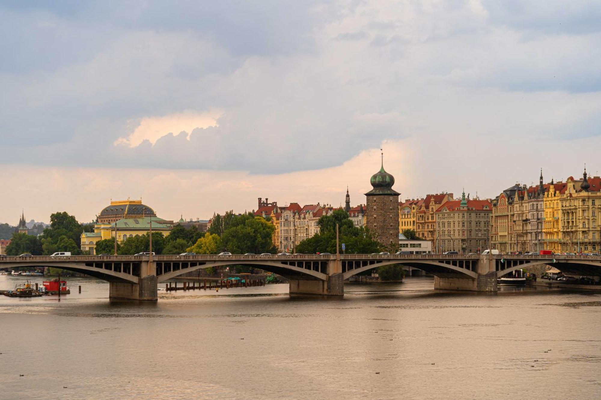 Golden River Apartment Прага Экстерьер фото